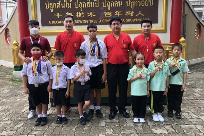 ขอแสดงความยินดี กับนักกีฬาว่ายน้ำรางวัลการแข่งขันว่ายน้ำรายการอนุบาลลำปาง แชมป์เปี้ยนชิพ ครั้งที่ 4