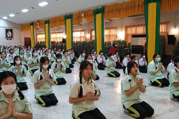 วันพุธที่ 21 มิถุนายน 2566 เวลา 08.00 น. นักเรียนชั้นมัธยมศึกษาปีที่ 5 เข้าร่วมกิจกรรมสวดมนต์หมู่ทำนองสรภัญญะ ณ ห้องประชุมยกส่าย โรงเรียนมัธยมวิทยา