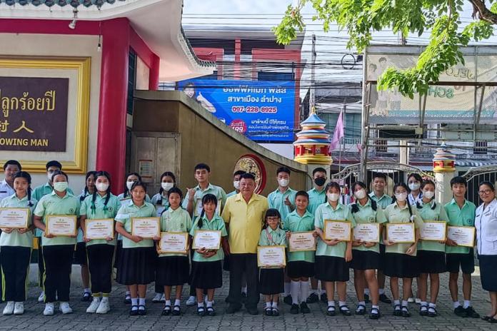 บรรยากาศเช้าวันนี้ วันจันทร์ที่ 26 มิถุนายน 2566 กลุ่มสาระภาษาไทย ได้รับเกียรติจาก นายชัชวาล วิโรจน์ศศิธร ผู้จัดการโรงเรียนมัธยมวิทยา เป็นประธานในการมอบเกียรติบัตรในกิจกรรมการแข่งขันทักษะทางภาษาไทย