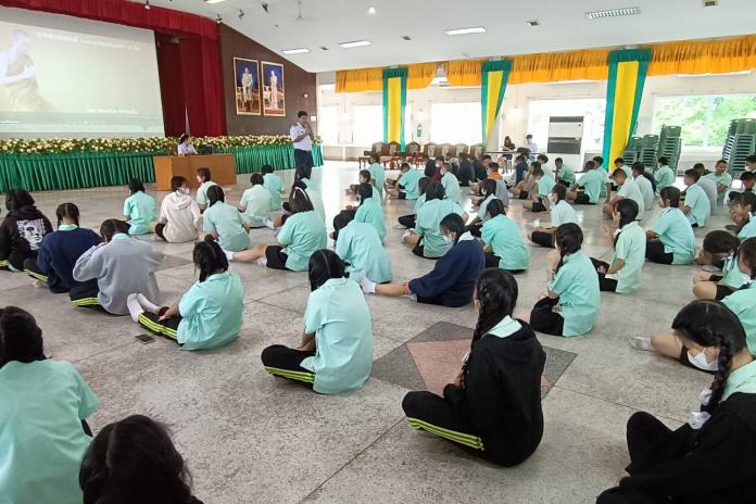 วันจันทร์ที่ 3 กรกฎาคม 2566 เวลา 08.00 น. นักเรียนชั้นมัธยมศึกษาปีที่ 4 เข้าร่วมกิจกรรมสวดมนต์หมู่ทำนองสรภัญญะ ณ ห้องประชุมยกส่าย