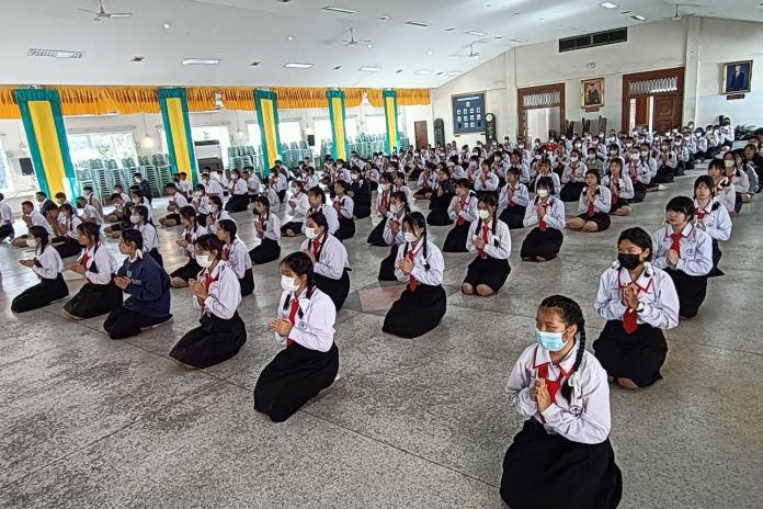 วันอังคารที่ 4 กรกฎาคม 2566 เวลา 08.00 น. นักเรียนชั้นมัธยมศึกษาปีที่ 5 เข้าร่วมกิจกรรมสวดมนต์หมู่ทำนองสรภัญญะ ณ ห้องประชุมยกส่าย โรงเรียนมัธยมวิทยา