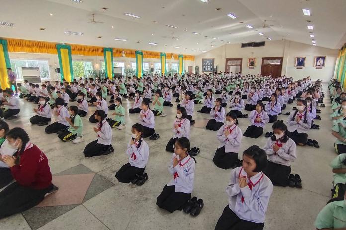 สวัสดีเช้าวันอังคารที่ 11 กรกฎาคม 2566 นะคะ เมื่อเวลา 08.30 น. นักเรียนชั้นมัธยมศึกษาปีที่ 1 เข้าร่วมในกิจกรรมสวดมนต์หมู่ทำนองสรภัญญะ ณ ห้องประชุมยกส่าย โรงเรียนมัธยมวิทยา