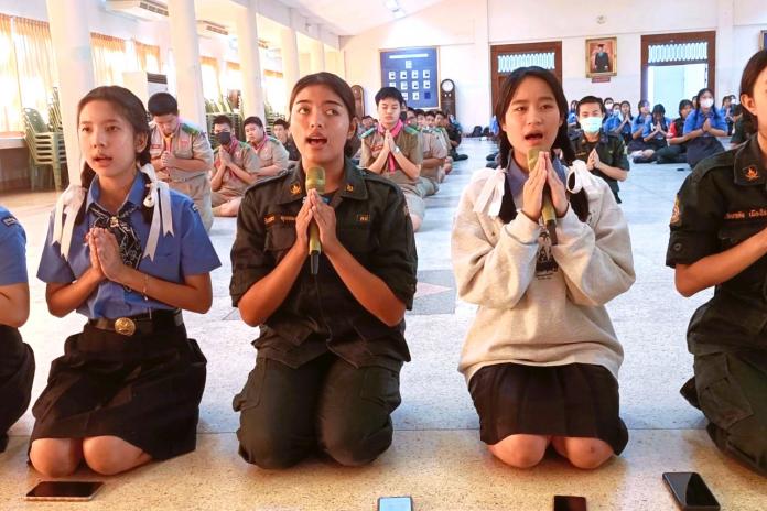 กิจกรรมสวดมนต์หมู่ทำนองสรภัญญะ ในเช้าวันนี้ นักเรียนชั้นมัธยมศึกษาปีที่ 5 เข้าร่วมกิจกรรมสวดมนต์สรภัญญะ ณ ห้องประชุมยกส่าย โรงเรียนมัธยมวิทยา