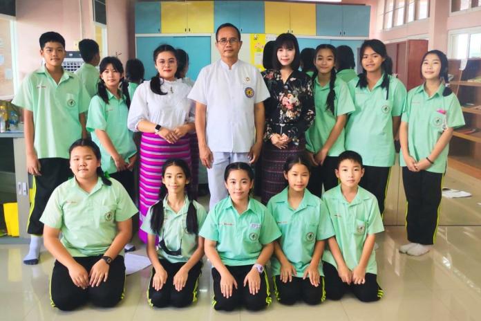 วันนี้กลุ่มสาระการเรียนรู้สังคมศึกษา ได้จัดกิจกรรมฝึกซ้อมมัคนายกน้อย ในระดับชั้นประถมศึกษาและระดับชั้นมัธยมศึกษาตอนต้น เพื่อเข้าร่วมการแข่งขันมัคนายกน้อย ณ หอประชุมวัดพระแก้วดอนเต้าสุชาดาราม พระอารามหลวง