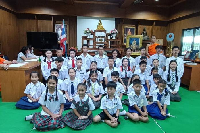 ช่วงนี้เห็นคุณครูสังคมและนักเรียนคนเก่ง เข้าๆออกๆ ห้องพักครูสังคม และห้องซ้อมต่างๆ ก็ไม่ต้องสงสัยนะคะ