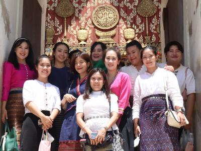 พิธีแห่เทียนพรรษา เนื่องในวันสำคัญทางพระพุทธศาสนา วันเข้าพรรษา