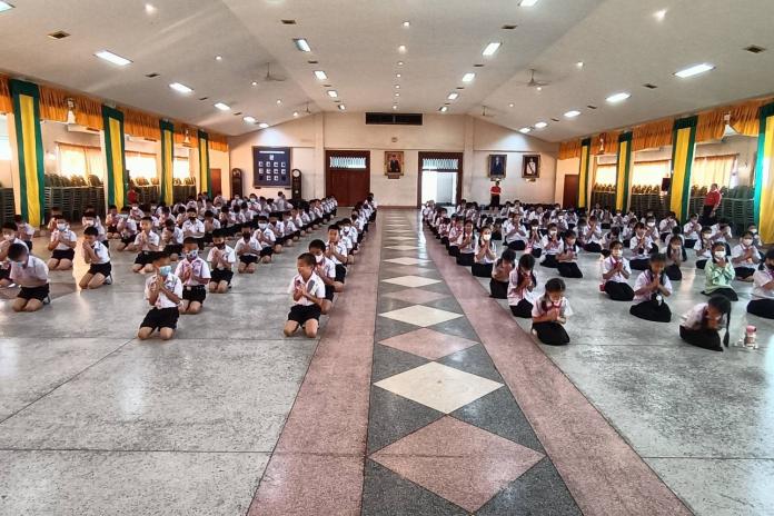 กิจกรรมเช้าวันใหม่กับกิจกรรมสวดมนต์หมู่ทำนองสรภัญญะ ในวันพุธที่ 19 กรกฎาคม 2566 นะคะ เวลา 08.30 น. นักเรียนชั้นประถมศึกษาปีที่ 4 เข้าร่วมกิจกรรมสวดมนต์ ณ ห้องประชุมยกส่าย โรงเรียนมัธยมวิทยา